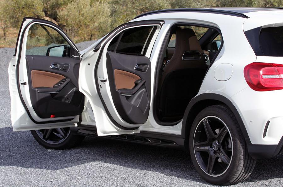  Mercedes-Benz GLA250 4Matic 2014 года  (фото 29 из 60)